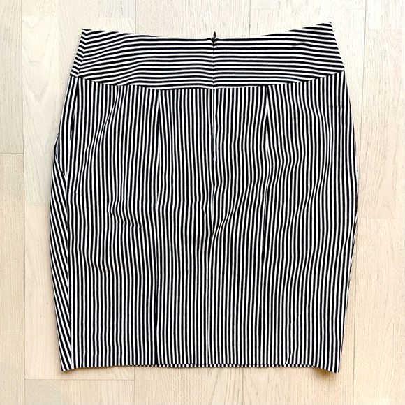 Cinque Black & White Striped Skirt Suit - Picture 6 of 7